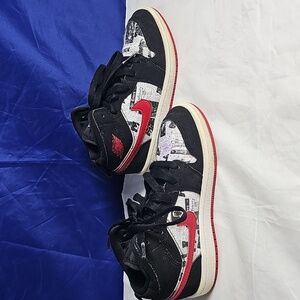Nike sneakers Jordan 1 Retro. Kids Size 13c.